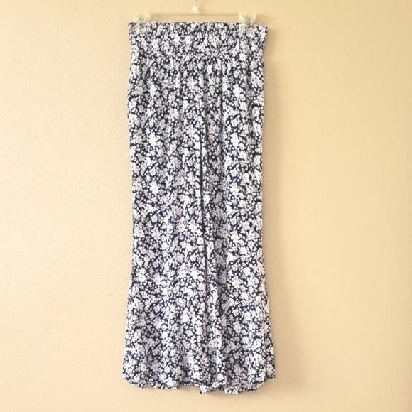 Olivaceous Womens Navy Floral Printed Flare Pants - Size Medium - Picture 1 of 8
